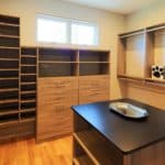 B8-walk-in_habersham-elm_island_shoe-shelves_flat-panel